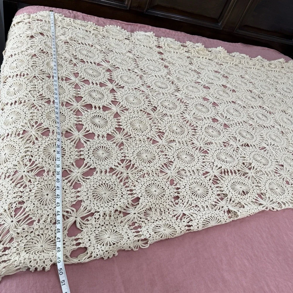 Hand Crocheted‎ Lace Bedspread Queen Neutral Scallop Blanket Vtg Handmade Beige